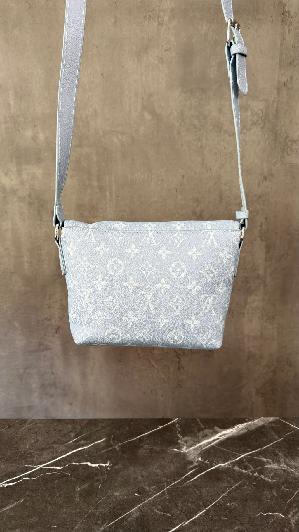 LV AZUL CELESTE